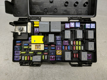 2015-2016 Chrysler Town & Country Fusebox Fuse Box Relay Module Tipm