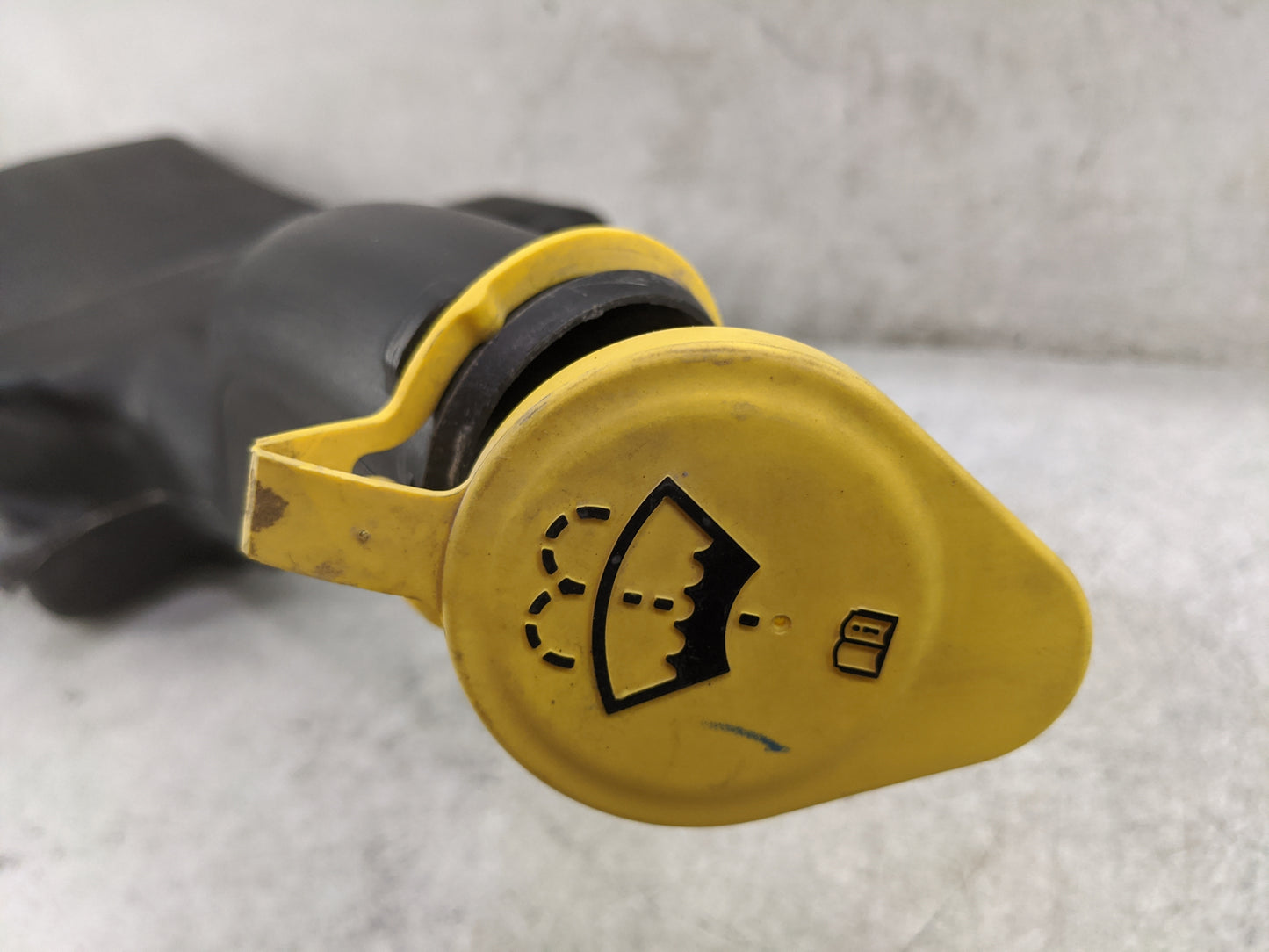 2013-2016 Dodge Dart Windshield Washer Fluid Reservoir Bottle Oem 1477272 - Oemusedautoparts1.com