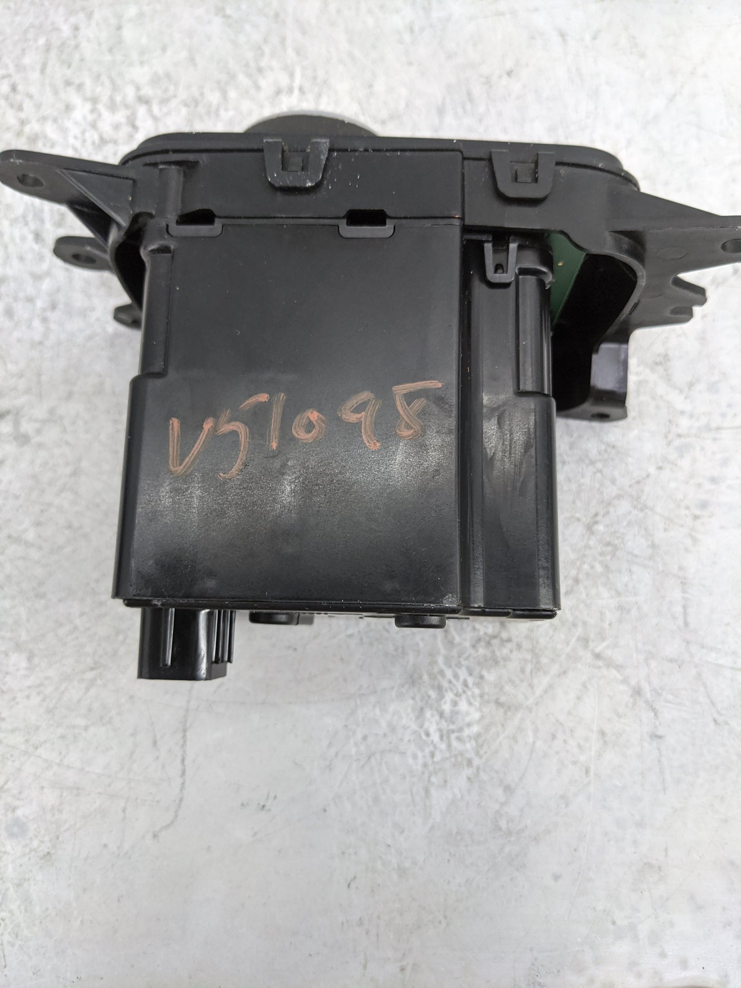 2016 Dodge Durango Floor Console Assembly Shifter - Oemusedautoparts1.com