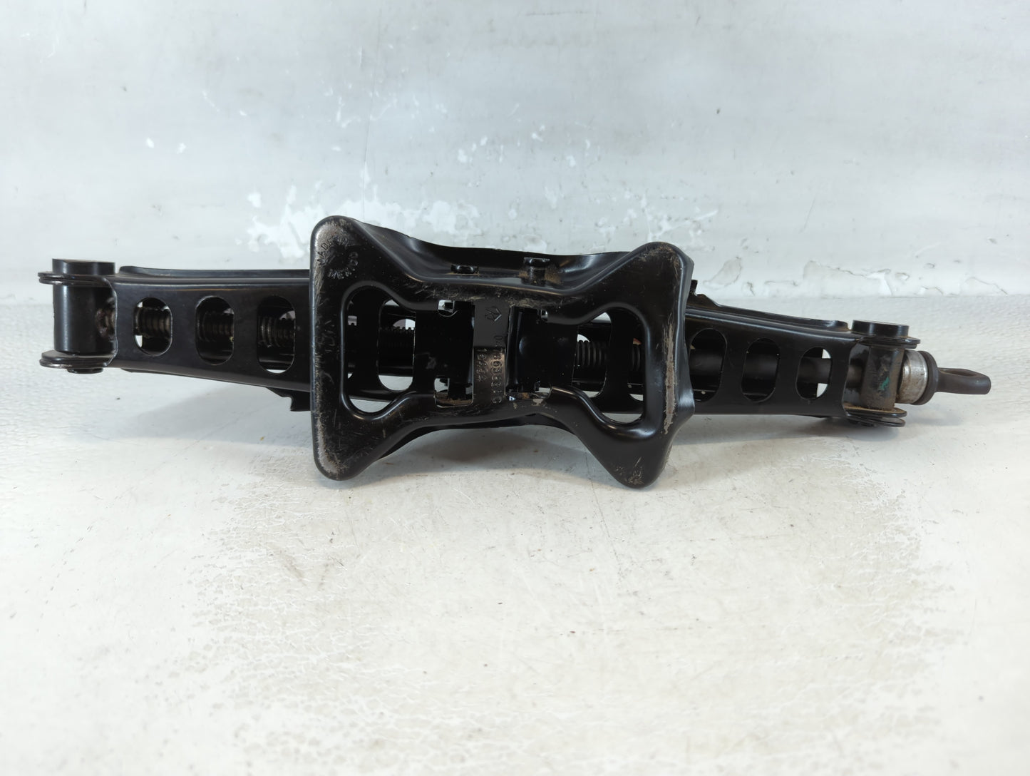 2016 Dodge Journey Spare Scissor Car Jack - Oemusedautoparts1.com