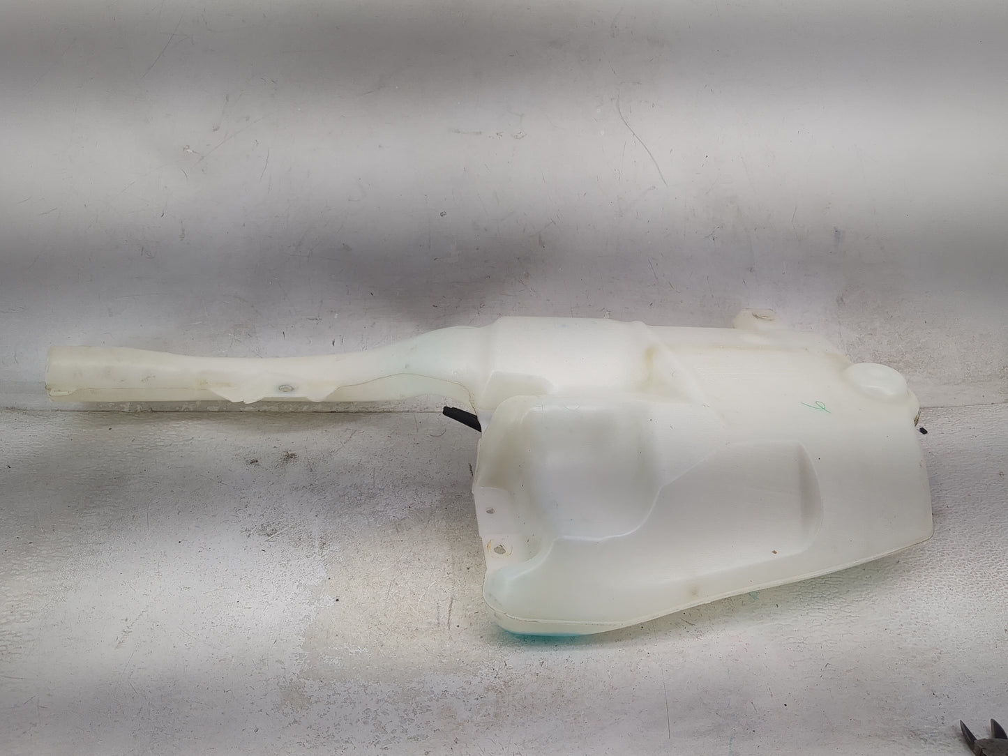 2016 Ford Edge Windshield Washer Fluid Reservoir Bottle Oem - Oemusedautoparts1.com