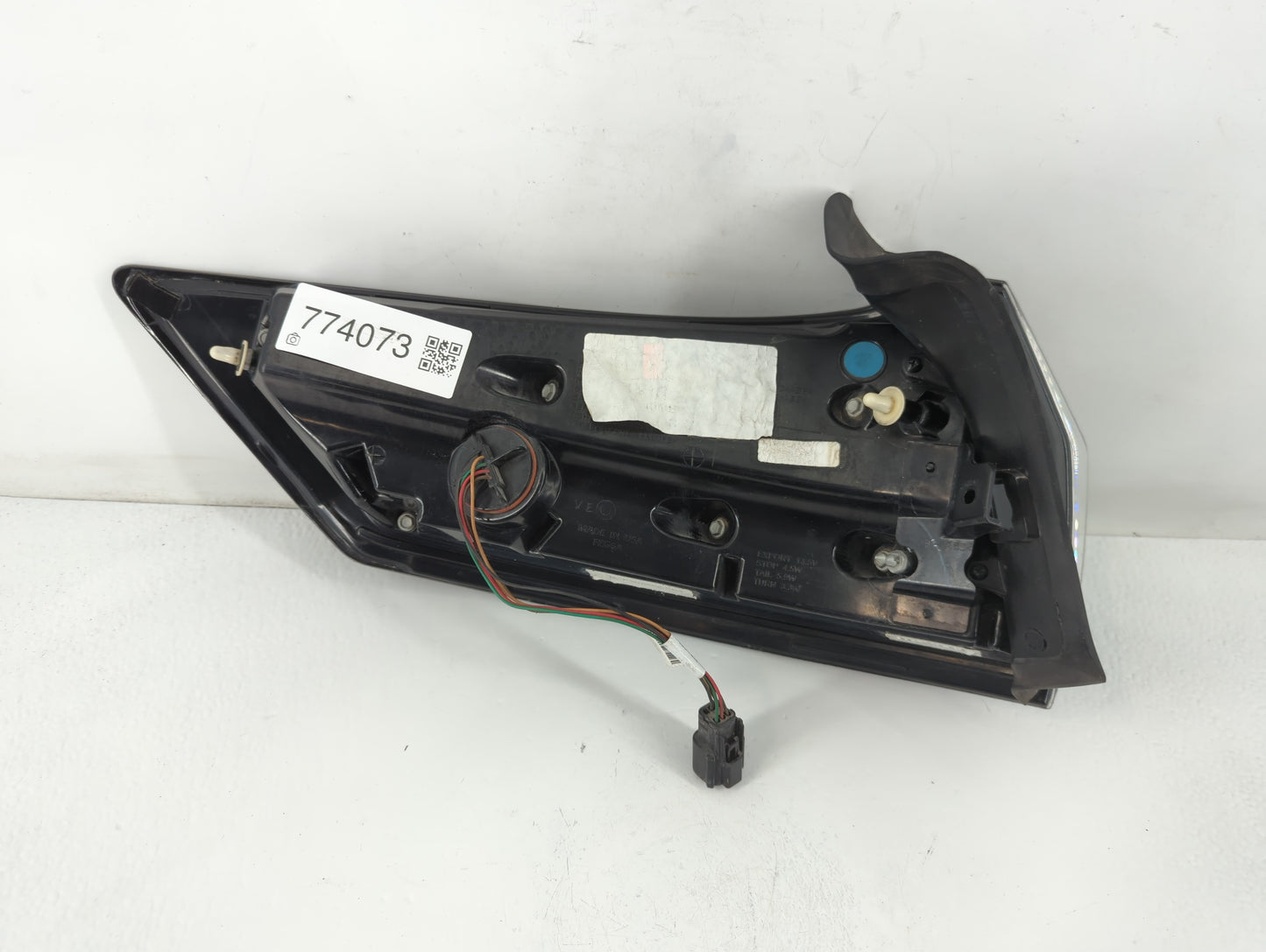 2015-2018 Ford Edge Tail Light Assembly Passenger Right OEM Fits Fits 2015 2016 2017 2018 OEM Used Auto Parts - Oemusedautop