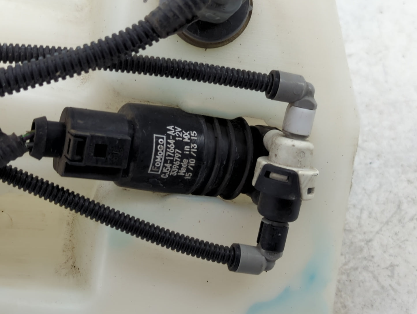 2015-2019 Ford Escape Windshield Washer Fluid Reservoir Bottle Oem - Oemusedautoparts1.com