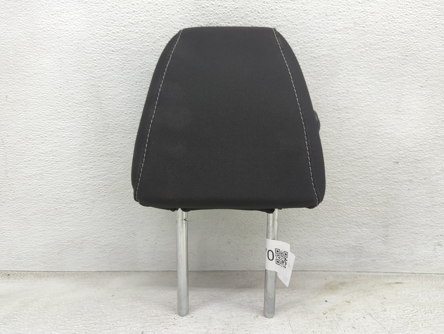 2016-2019 Ford Escape Headrest Head Rest Rear Seat Fits Fits 2016 2017 2018 2019 OEM Used Auto Parts - Oemusedautoparts1.com
