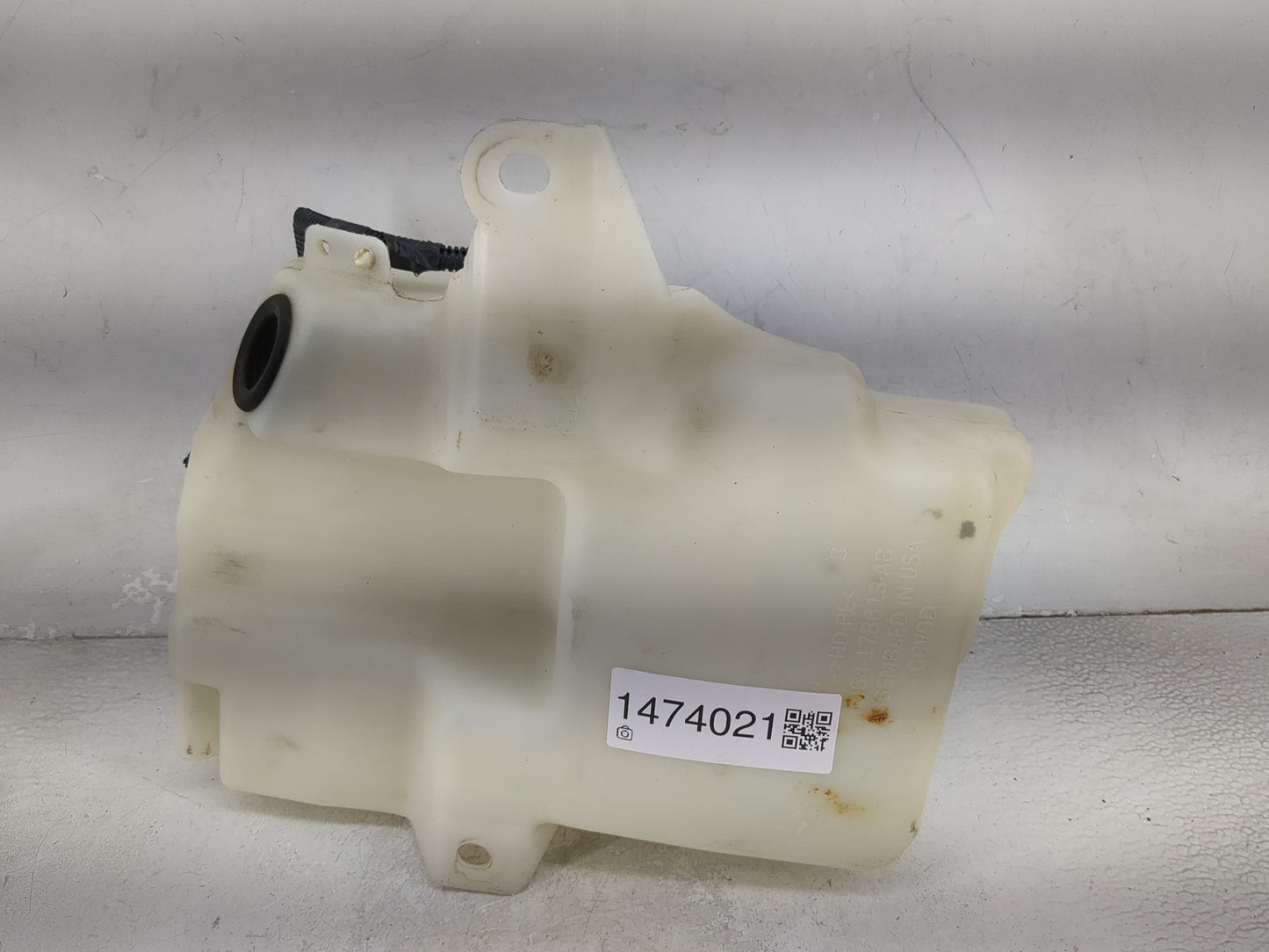 2015-2019 Ford Escape Windshield Washer Fluid Reservoir Bottle Oem 1474021 - Oemusedautoparts1.com