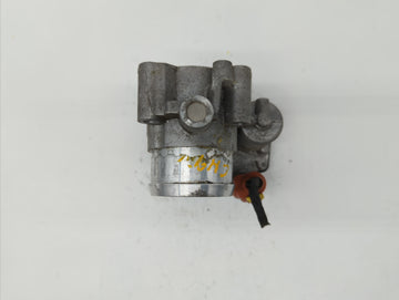 2017-2019 Ford Escape Throttle Body P/N:DS7G-9F991-BB DS7G-9E991-BB, DS7G-9F991-CA Fits Fits 2014 2015 2016 2017 2018 2019 OEM Used Auto Parts