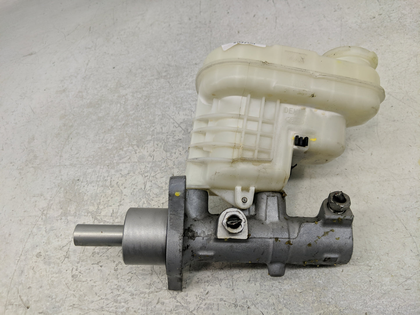 Ford Explorer Brake Master Cylinder 1311447 - Oemusedautoparts1.com