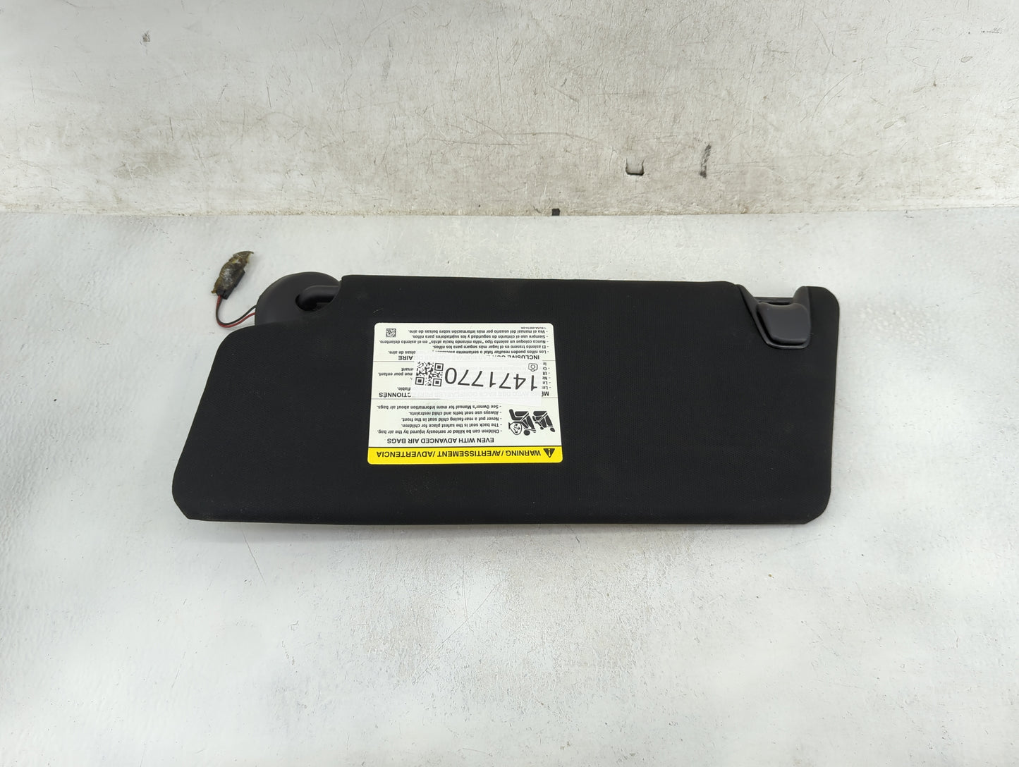 2016 Ford Explorer Sun Visor Shade Replacement Passenger Right Mirror Fits OEM Used Auto Parts - Oemusedautoparts1.com