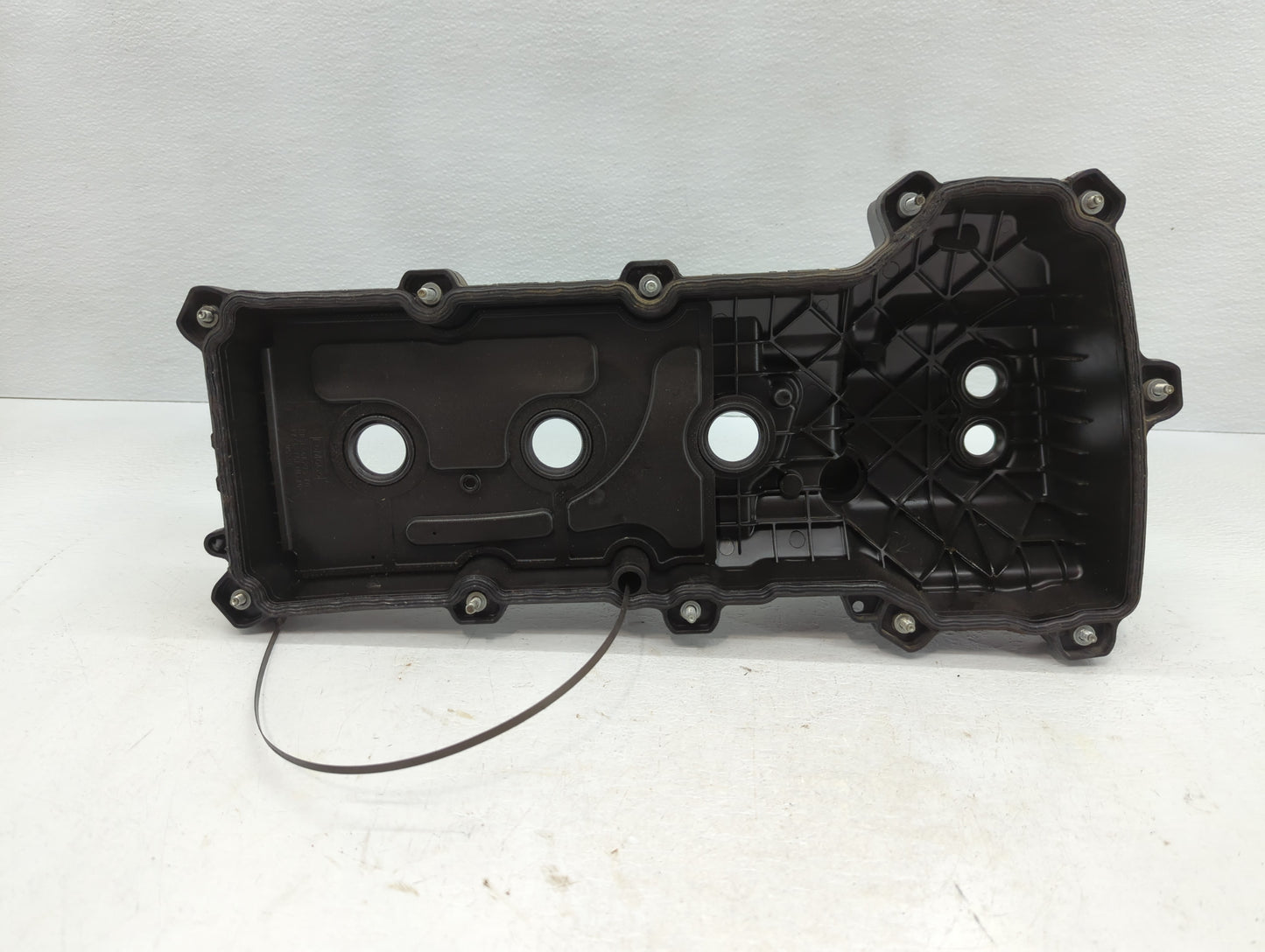 2016 Ford Explorer Driver Left Cylinder Head Valve Cover Fits OEM Used Auto Parts - Oemusedautoparts1.com