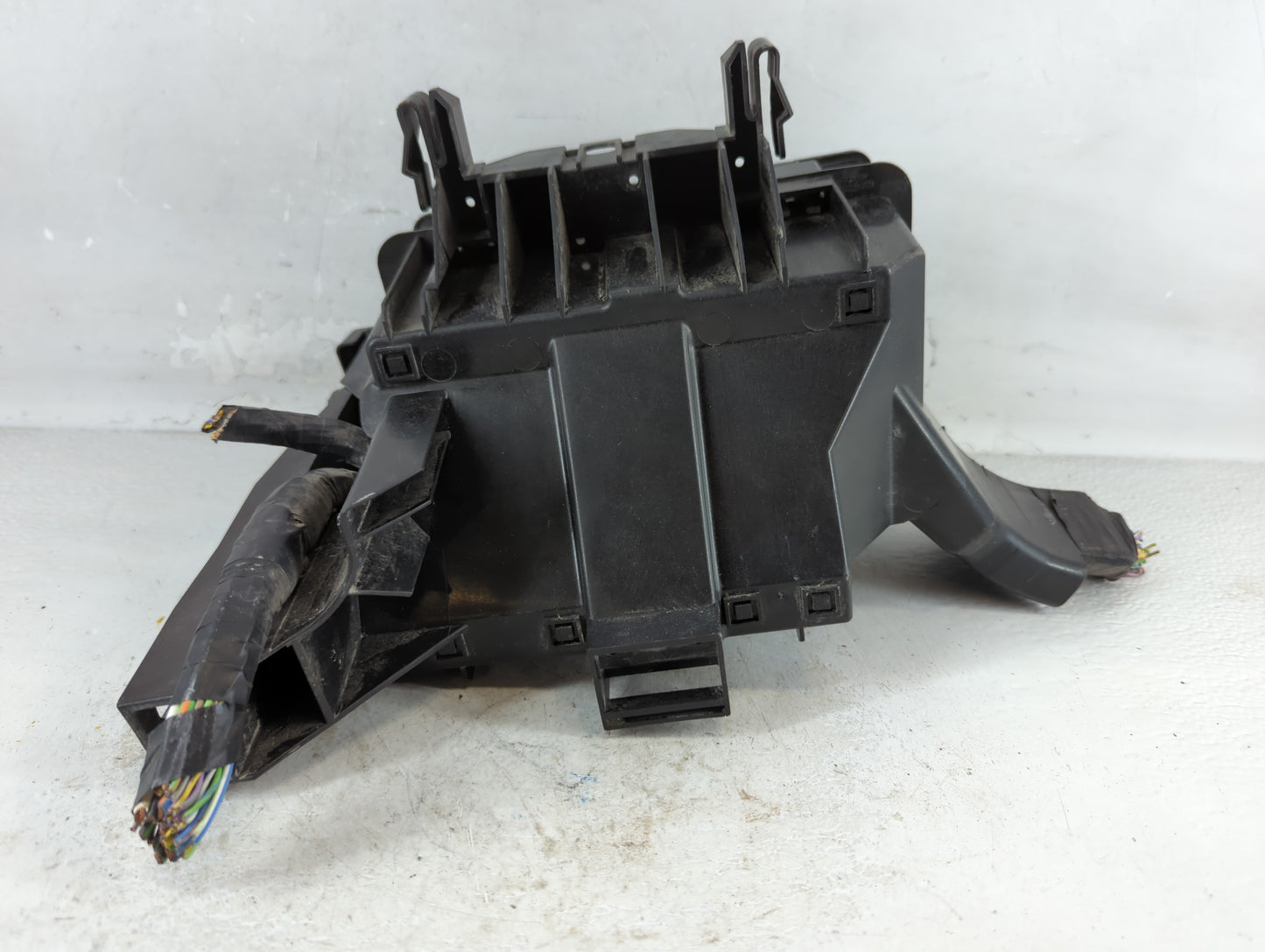 2016 Ford Explorer Fusebox Fuse Box Panel Relay Module P/N:FU5T-14A003-GB Fits OEM Used Auto Parts - Oemusedautoparts1.com