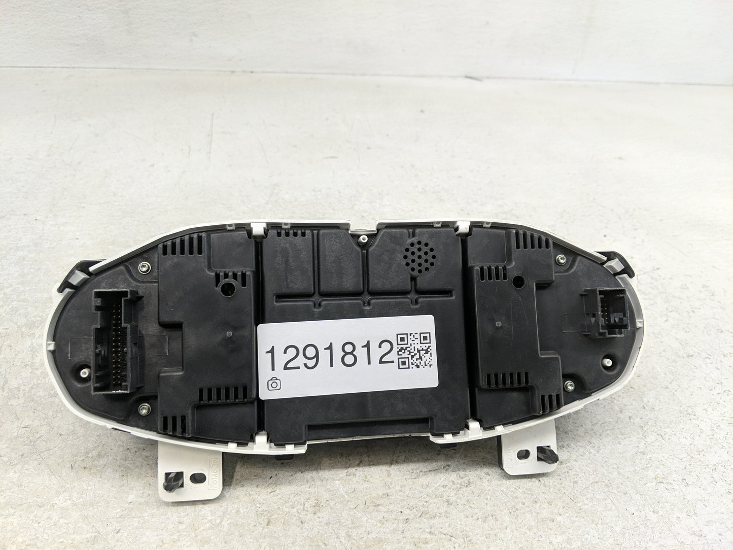2015-2017 Ford Fiesta Instrument Cluster Speedometer Gauges P/N:D2BT-10849-GAT Fits Fits 2015 2016 2017 OEM Used Auto Parts