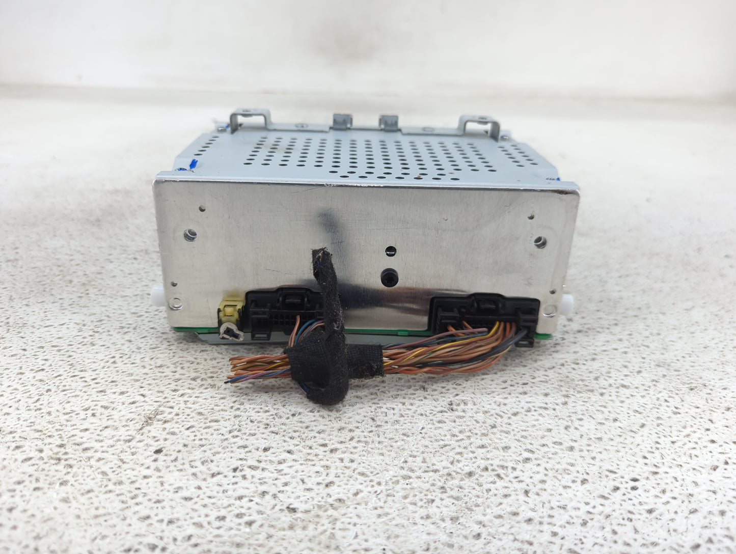 2016-2018 Ford Fiesta Radio AM FM Cd Player Receiver Replacement P/N:D2BT-19C107-AH Fits Fits 2016 2017 2018 OEM Used Auto P