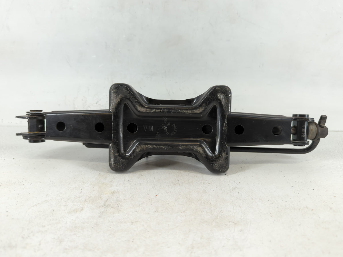 2016 Ford Fiesta Spare Scissor Car Jack 706781 - Oemusedautoparts1.com