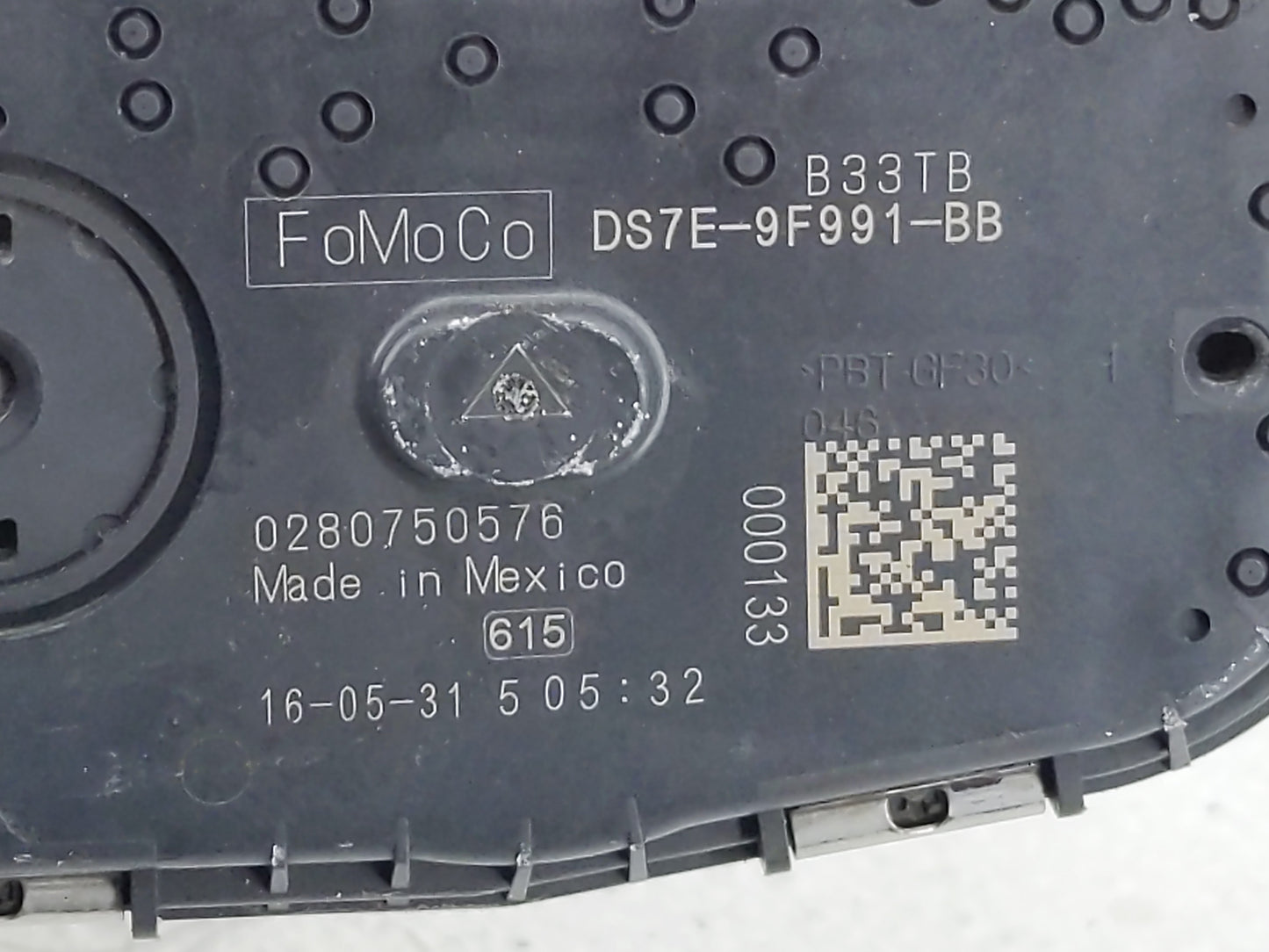 2014-2018 Ford Focus Throttle Body P/N:DS7E-9F991-BB Fits Fits 2014 2015 2016 2017 2018 2019 2020 2021 2022 OEM Used Auto Pa