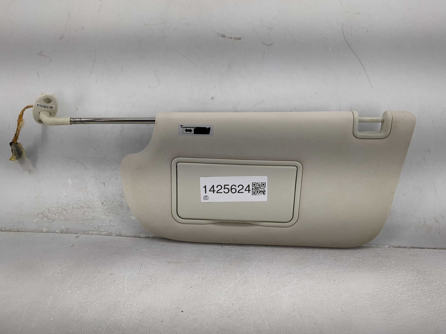 2013-2018 Ford Focus Sun Visor Shade Replacement Driver Left Mirror Fits Fits 2013 2014 2015 2016 2017 2018 OEM Used Auto Pa