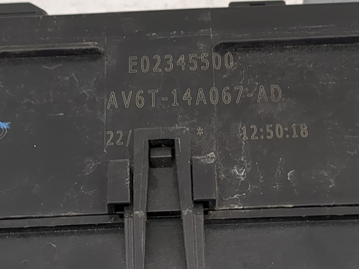 2016 Ford Focus Fusebox Fuse Box Panel Relay Module P/N:AV6T-14A067-AD E02345500, 9L2T-14B192-AA, F57B-14B192-AA Fits OEM Us