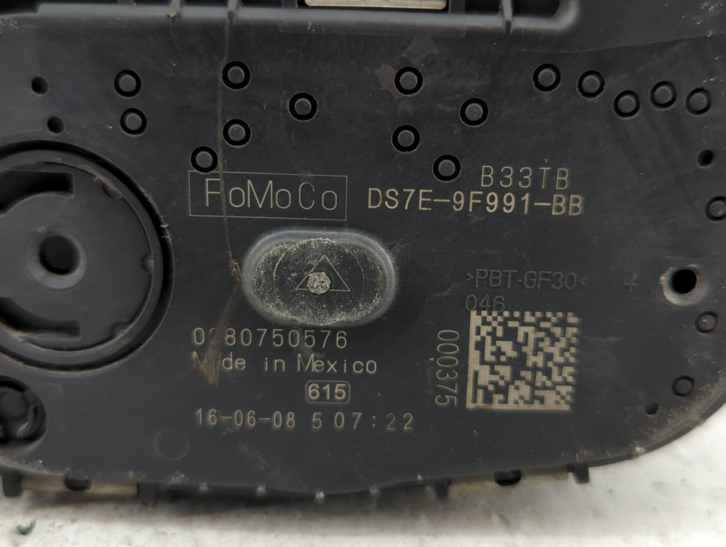 2014-2018 Ford Focus Throttle Body P/N:DS7E-9F991-BB Fits Fits 2014 2015 2016 2017 2018 2019 OEM Used Auto Parts - Oemusedau