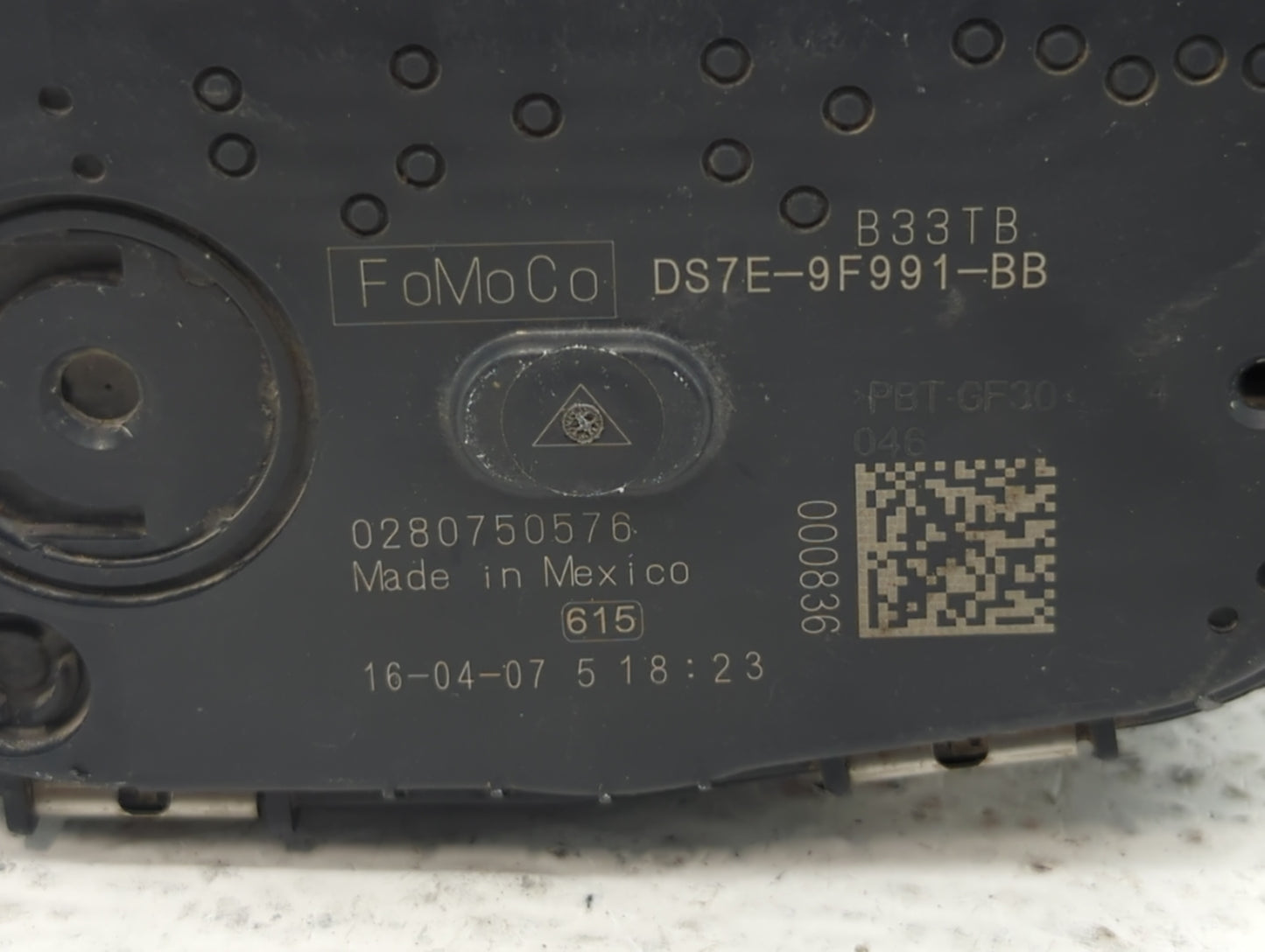 2014-2018 Ford Focus Throttle Body P/N:DS7E-9F991-BB DS7E-9F991-BD Fits Fits 2014 2015 2016 2017 2018 2019 2020 2021 2022 OE