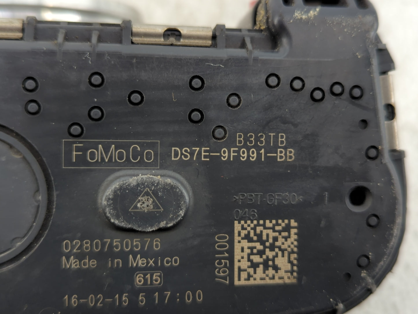 2014-2018 Ford Focus Throttle Body P/N:DS7E-9F991-BB Fits Fits 2014 2015 2016 2017 2018 2019 2020 2021 2022 OEM Used Auto Pa