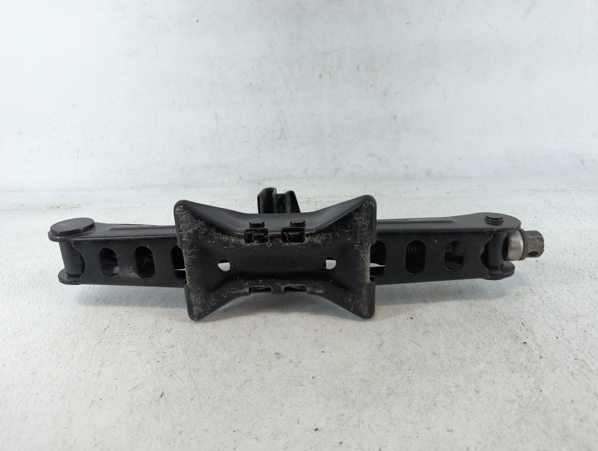 2016 Ford Focus Spare Scissor Car Jack 689993 - Oemusedautoparts1.com
