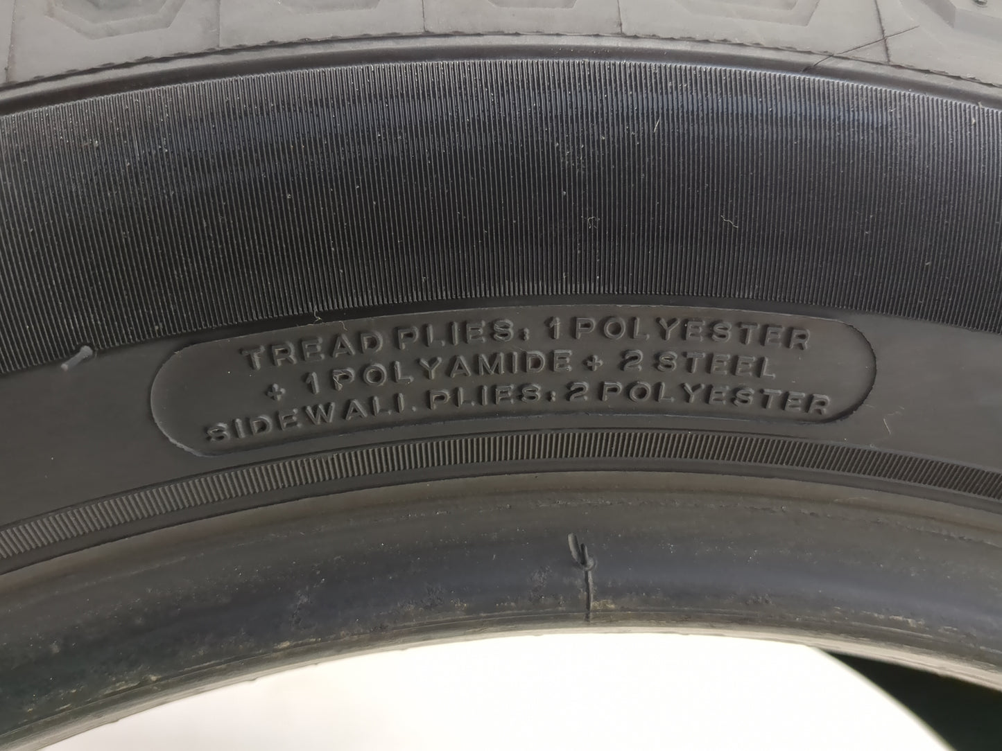 Used Tire 235/50R17 MICHELIN DEFENDER 2 96H - Tread Depth 11/32 - Oemusedautoparts1.com