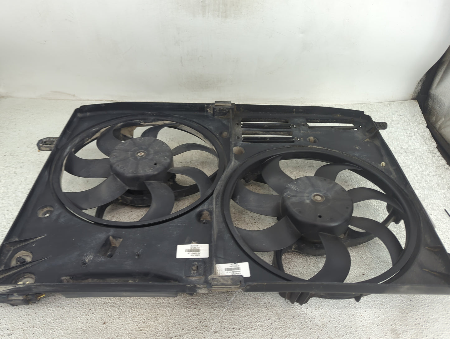 2013-2020 Ford Fusion Electric Radiator Cooling Fan Motor Assembly P/N:10890420 10890620 Fits OEM Used Auto Parts - Oemuseda