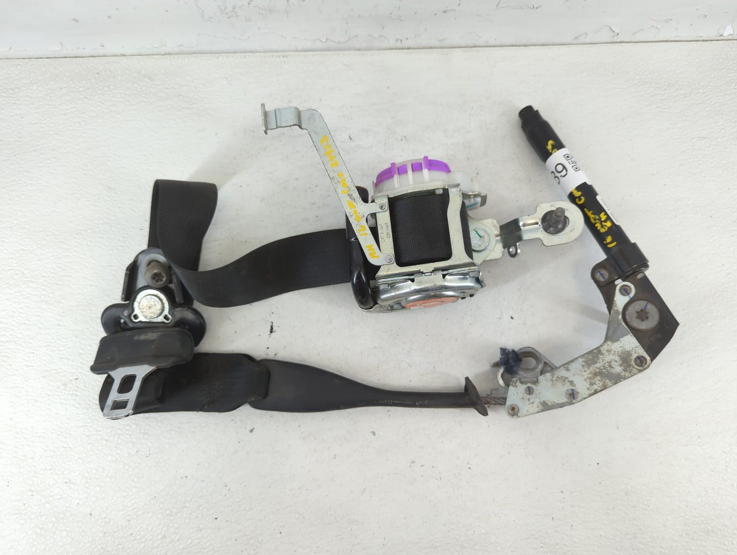 2015-2017 Ford Mustang Passenger Right Seat Belt Front Retractor - Oemusedautoparts1.com