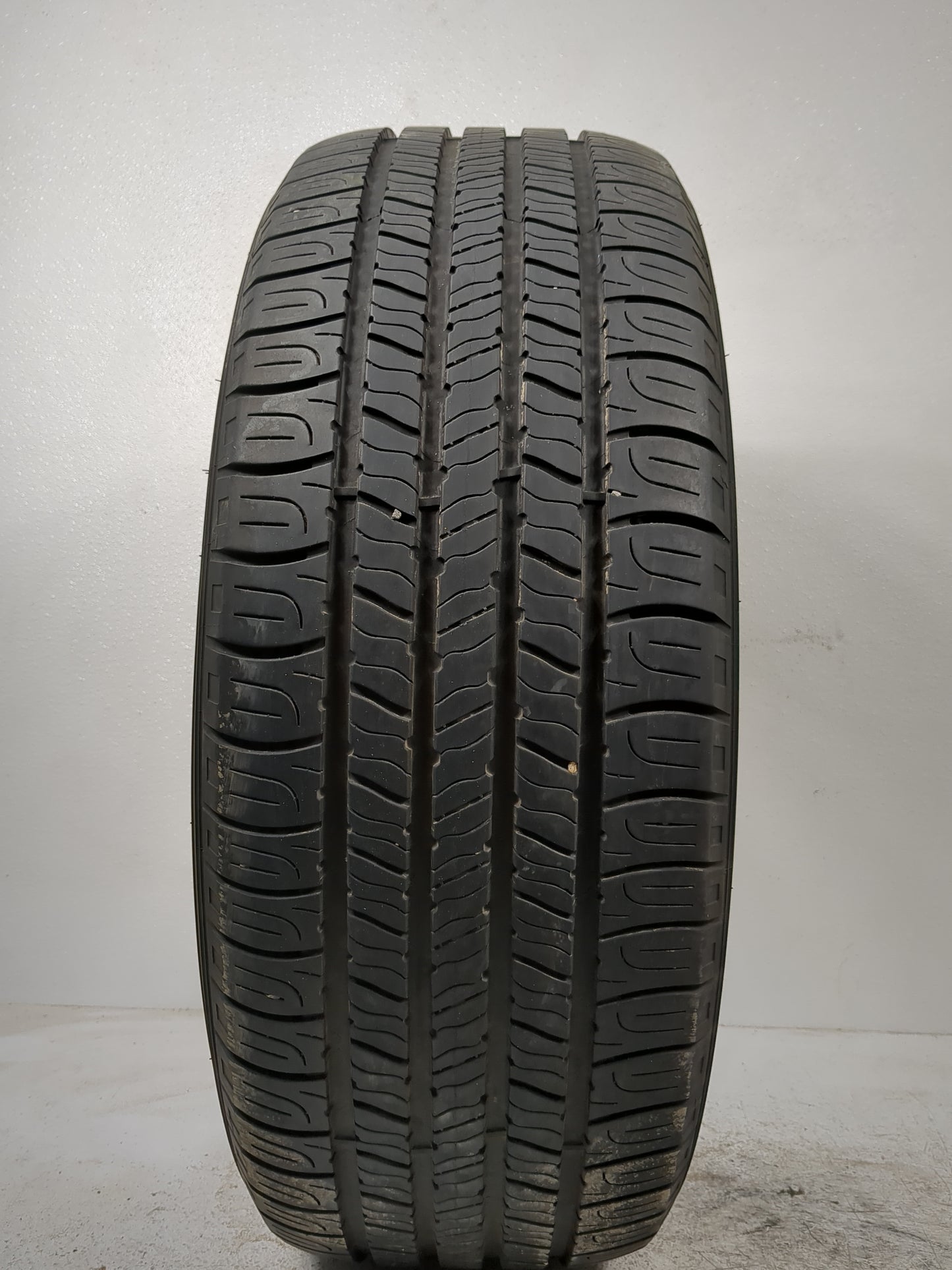 Used Tire 235/55R18 GOODYEAR ASSURANCE ALL SEASON 100H - Tread Depth 6/32 - Oemusedautoparts1.com