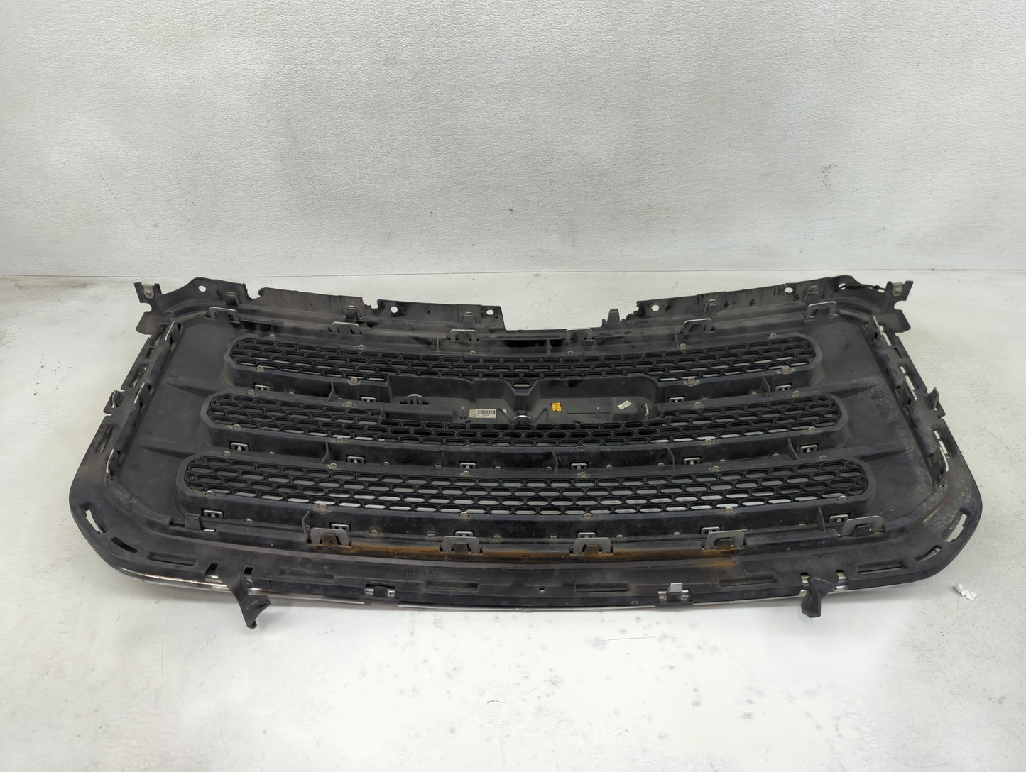 2013-2017 Gmc Acadia Front Grille Bumper Not Included - Oemusedautoparts1.com