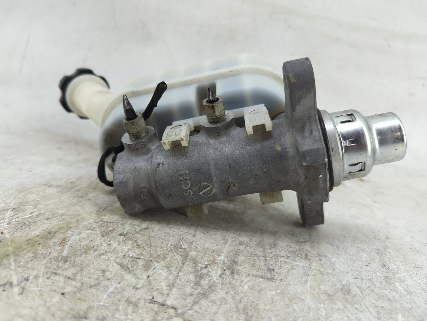 2009-2017 Gmc Acadia Brake Master Cylinder 1490512 - Oemusedautoparts1.com