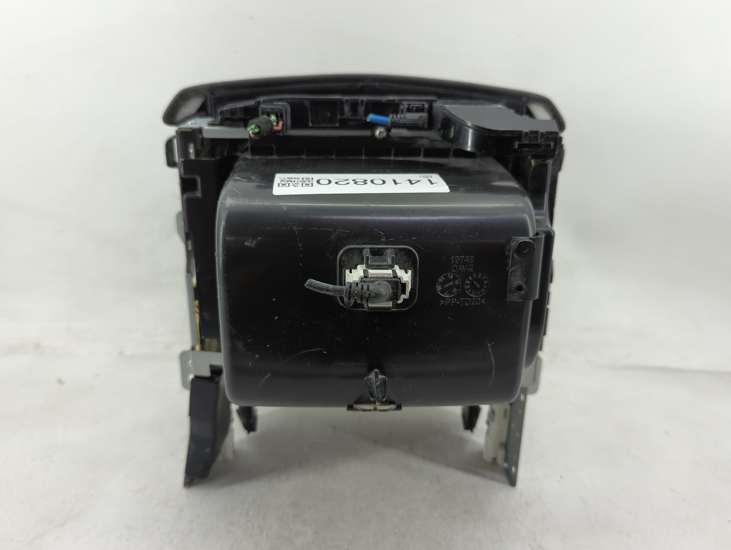 2016 Gmc Yukon Radio AM FM Cd Player Receiver Replacement P/N:23251764 Fits OEM Used Auto Parts - Oemusedautoparts1.com