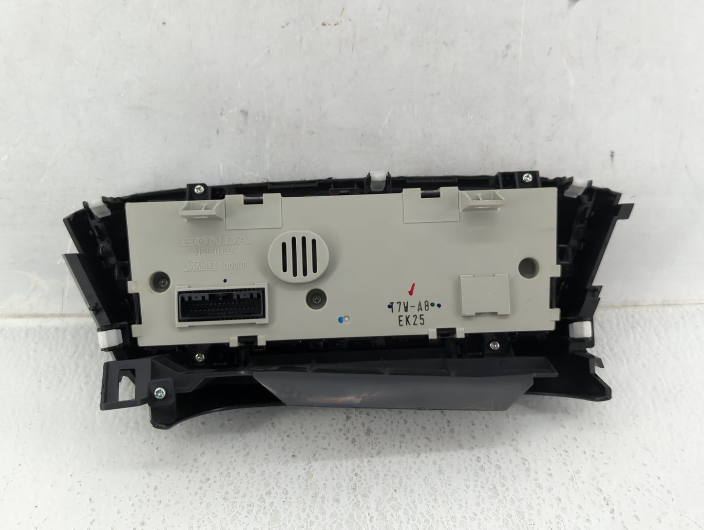 2016-2022 Honda Hr-V Climate Control Module Temperature AC/Heater Replacement P/N:T7W-A8 Fits OEM Used Auto Parts - Oemuseda