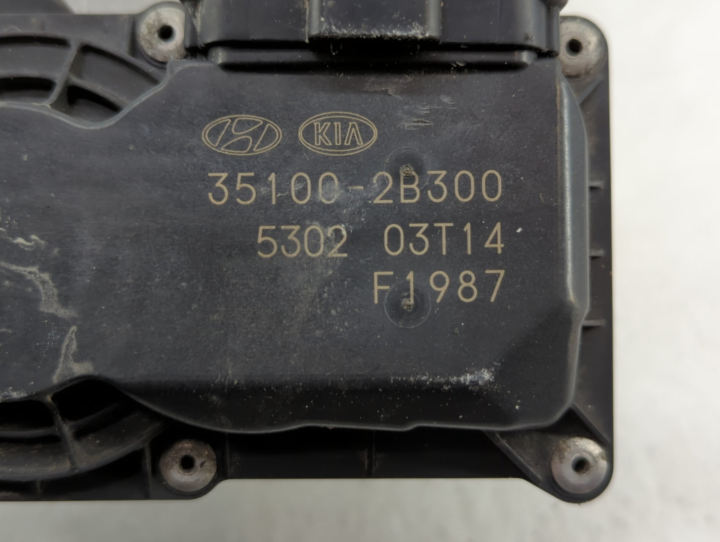 2012-2019 Hyundai Accent Throttle Body P/N:35100-2B300 Fits Fits 2012 2013 2014 2015 2016 2017 2018 2019 OEM Used Auto Parts