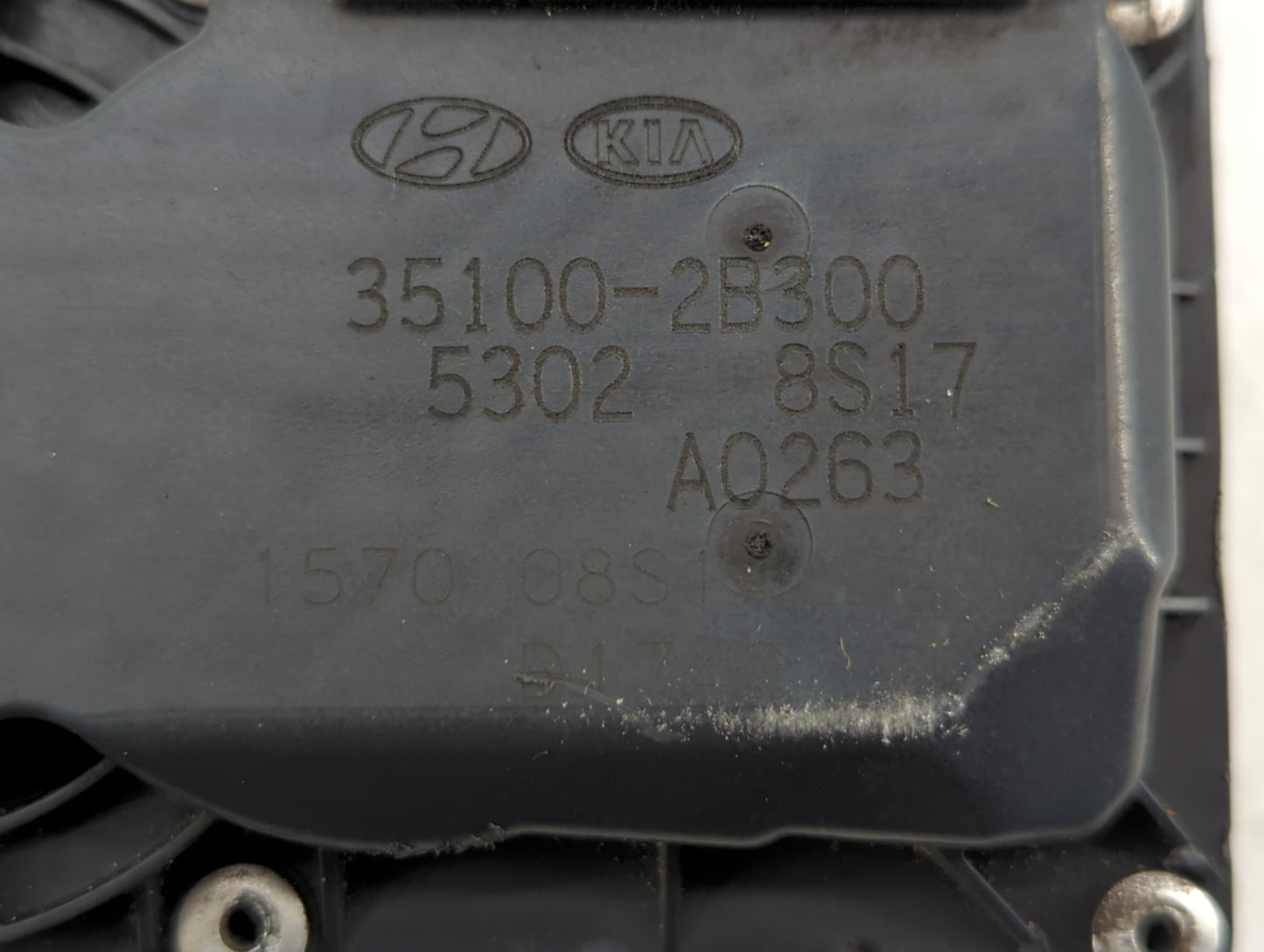 2012-2019 Hyundai Accent Throttle Body P/N:35100-2B300 Fits Fits 2012 2013 2014 2015 2016 2017 2018 2019 OEM Used Auto Parts