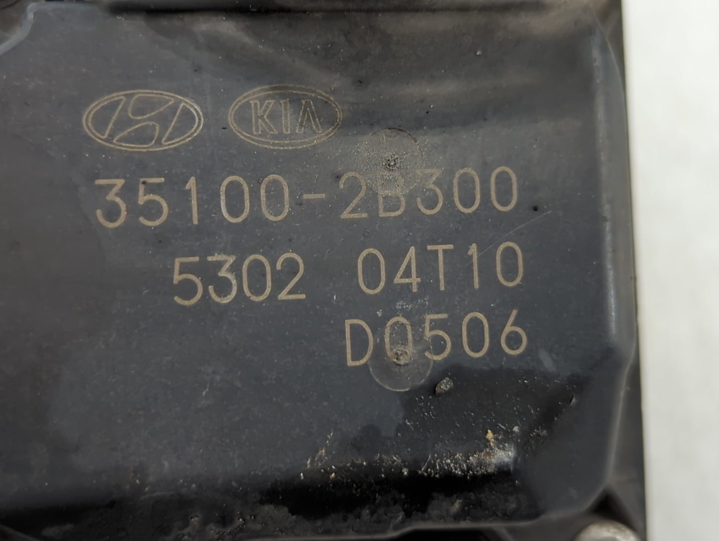 2012-2019 Hyundai Accent Throttle Body P/N:5302 04T10 35100-2B300 Fits Fits 2012 2013 2014 2015 2016 2017 2018 2019 OEM Used