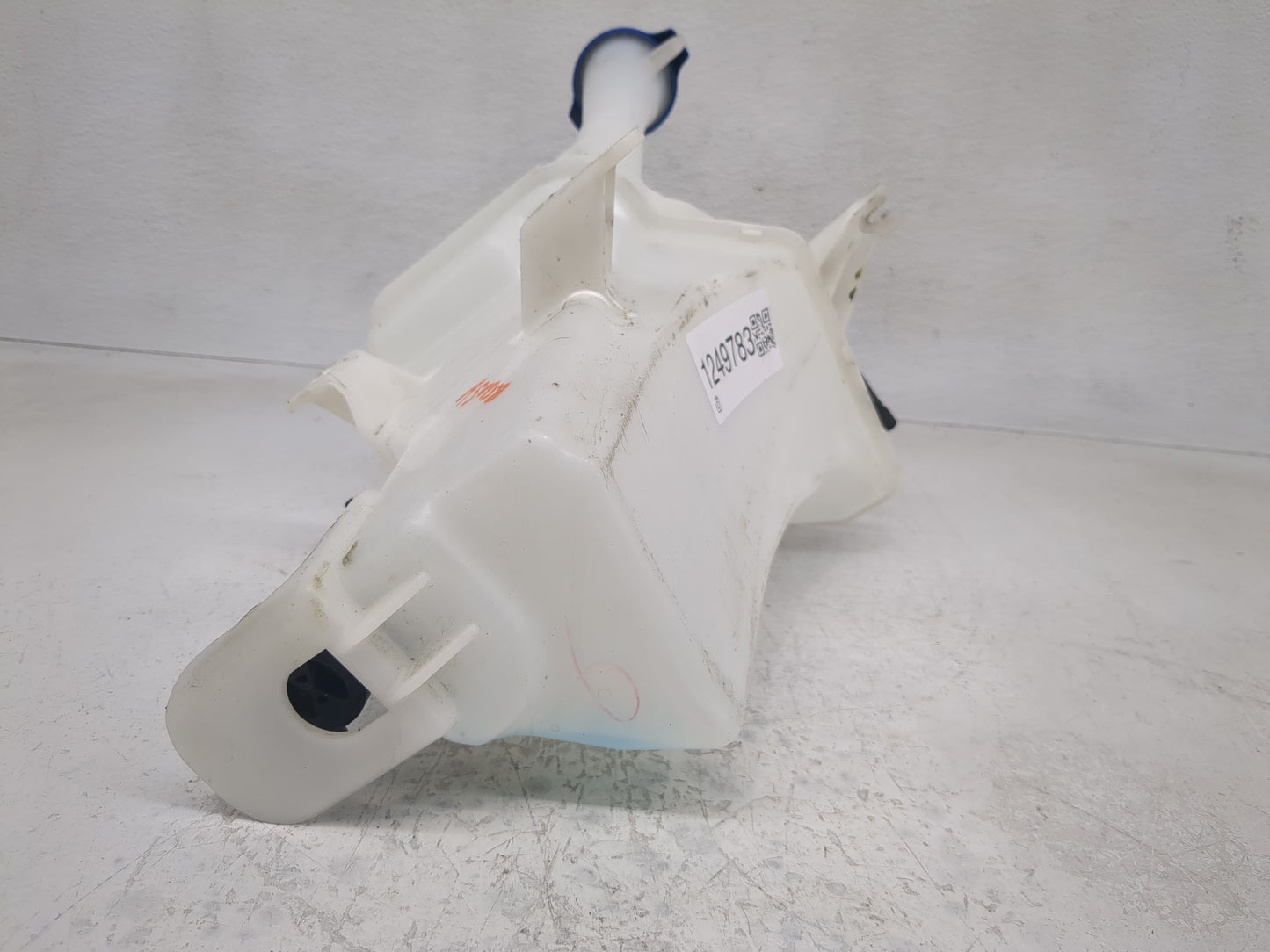 2014-2016 Hyundai Elantra Windshield Washer Fluid Reservoir Bottle Oem - Oemusedautoparts1.com
