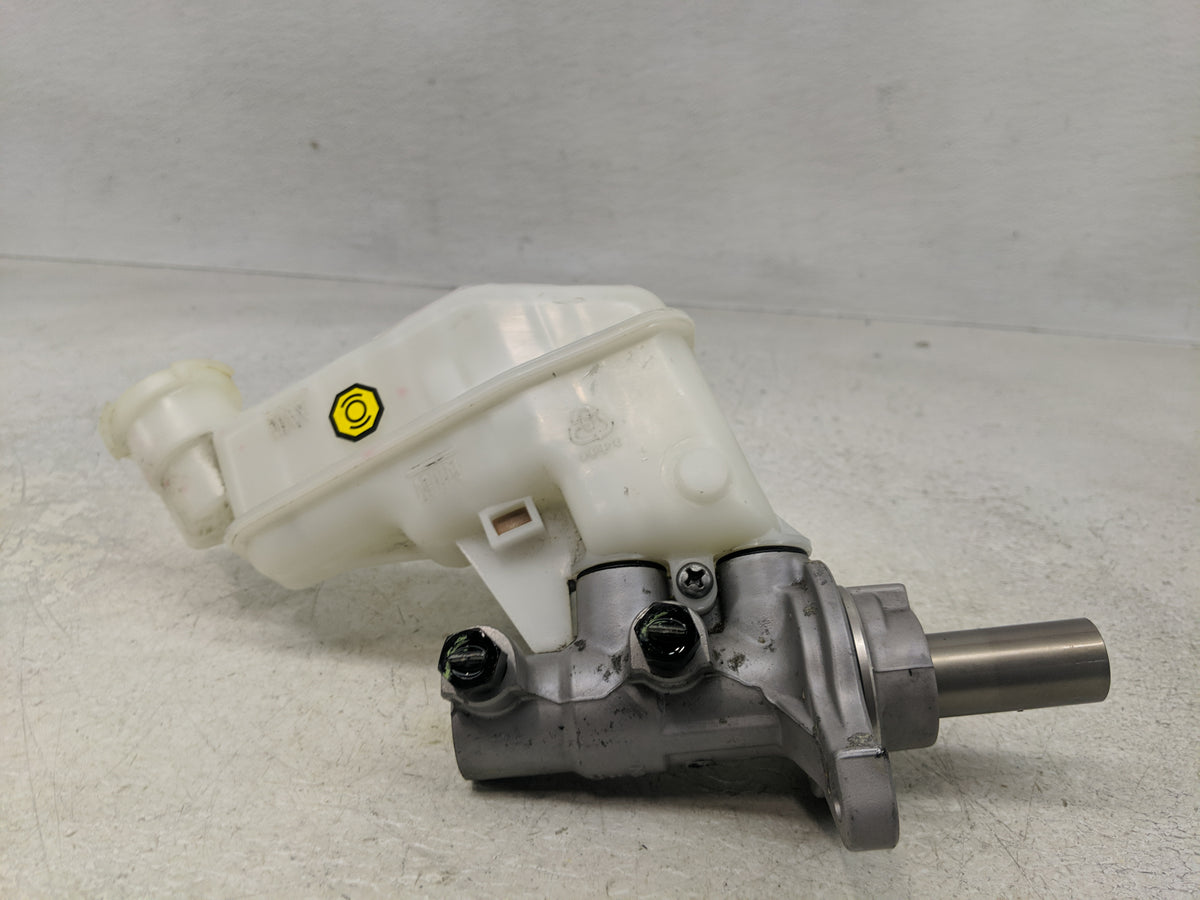 2011-2016 Hyundai Elantra Brake Master Cylinder 1310777 - Oemusedautoparts1.com
