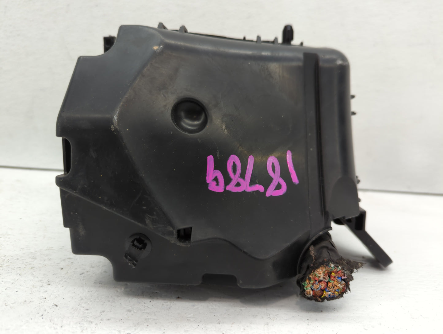 2014-2016 Hyundai Elantra Fusebox Fuse Box Panel Relay Module Fits Fits 2014 2015 2016 OEM Used Auto Parts - Oemusedautopart
