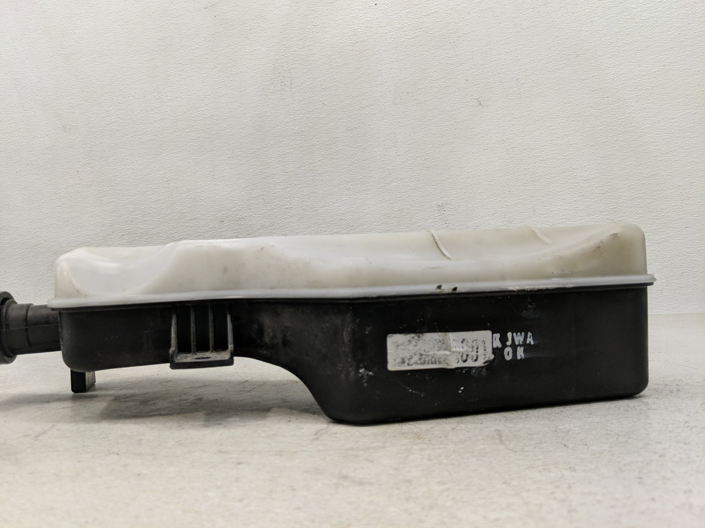 2015 Hyundai Genesis Radiator Coolant Overflow Expansion Tank Bottle - Oemusedautoparts1.com