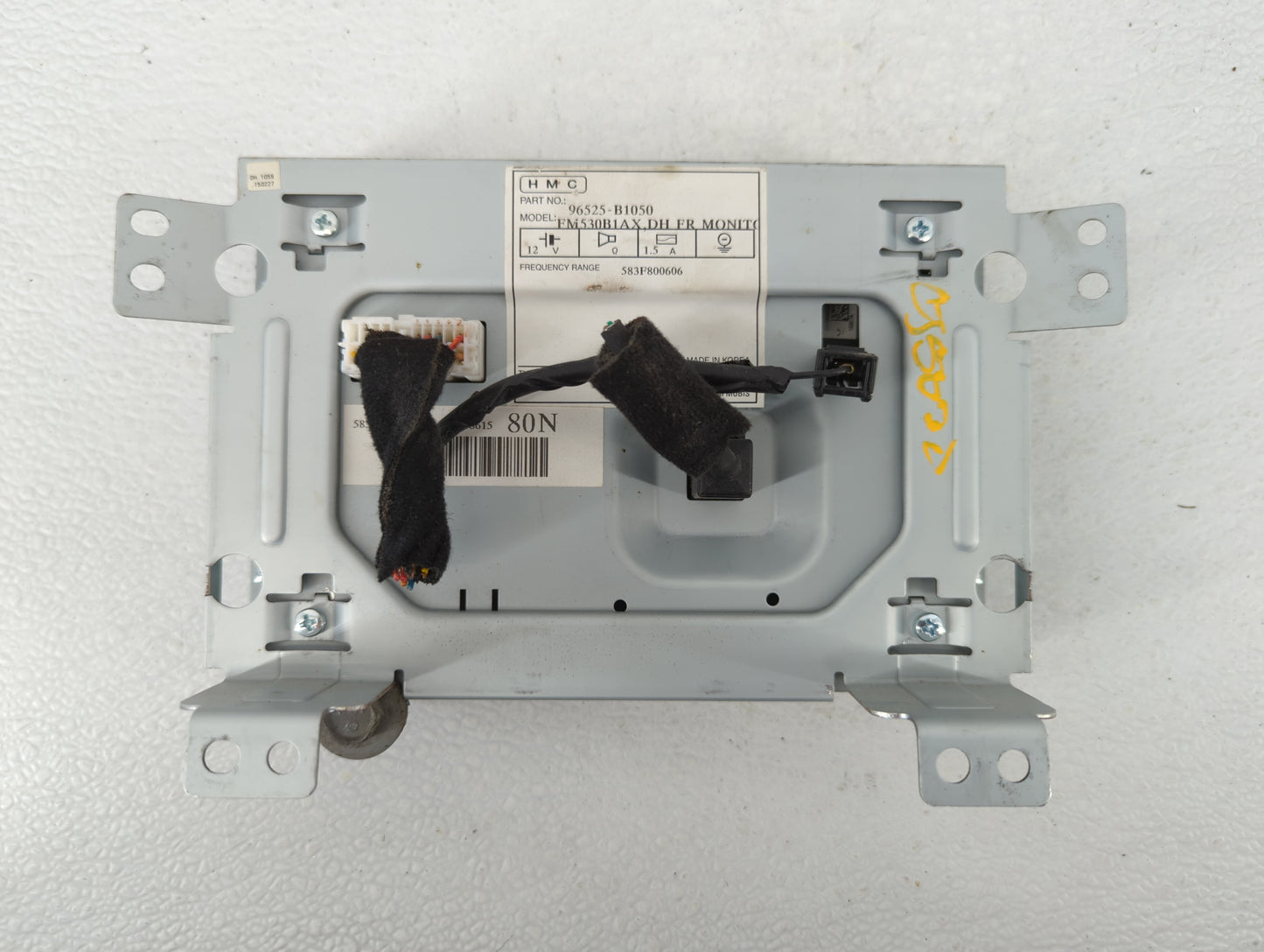 2015-2016 Hyundai Genesis Information Display Screen - Oemusedautoparts1.com