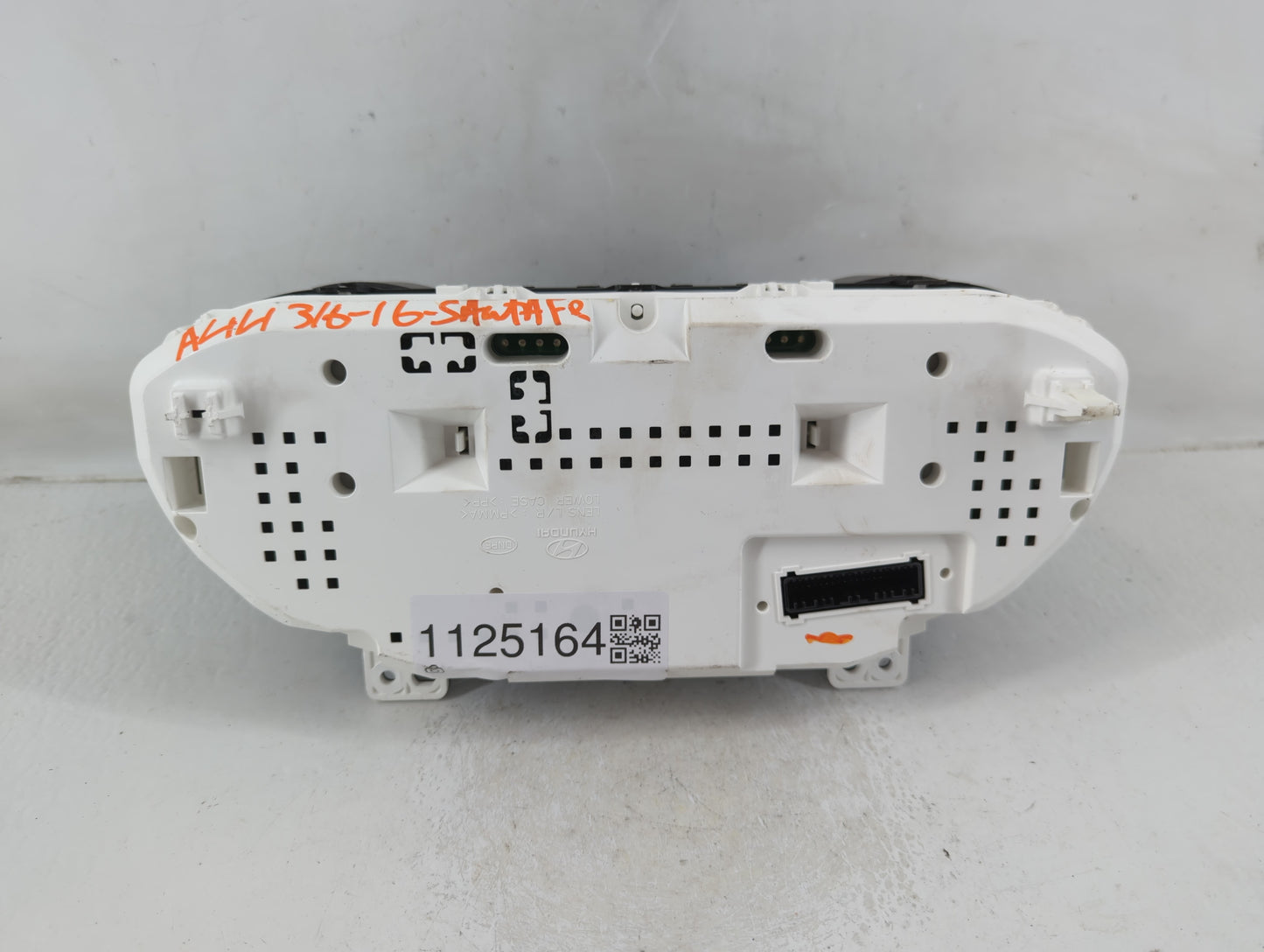 2015-2016 Hyundai Santa Fe Instrument Cluster Speedometer Gauges P/N:94001-4Z310 TN157570-4211, P265Z310 Fits Fits 2015 2016