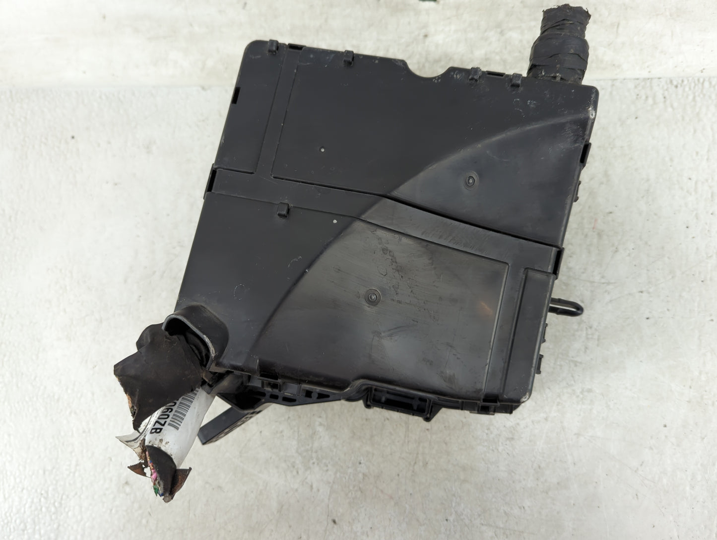 2016 Hyundai Santa Fe Fusebox Fuse Box Panel Relay Module Fits OEM Used Auto Parts - Oemusedautoparts1.com