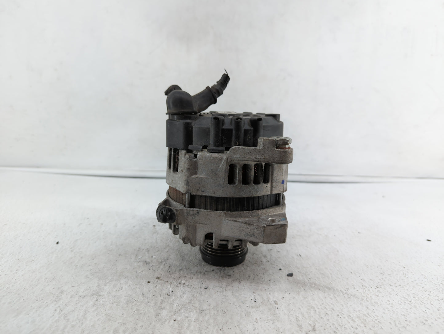 2016 Hyundai Santa Fe Alternator Replacement Generator Charging Assembly Engine OEM P/N:37300-2G800 37300-2G900 Fits OEM Use