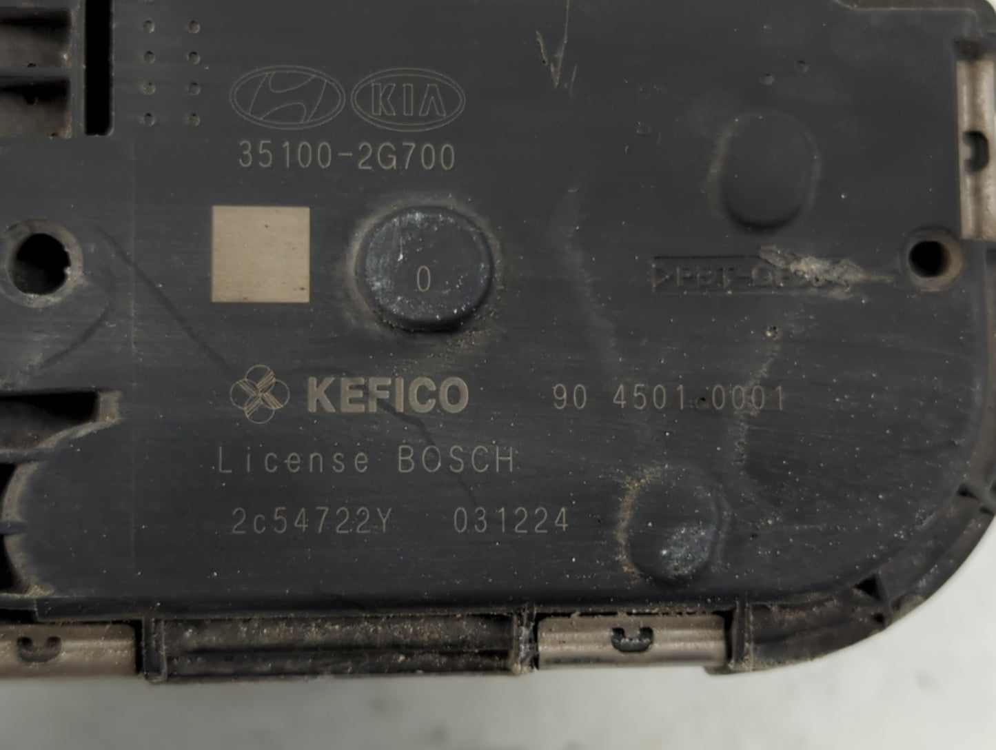 2016 Hyundai Santa Fe Throttle Body P/N:35100-2G700 Fits Fits 2011 2012 2013 2014 2015 OEM Used Auto Parts - Oemusedautopart