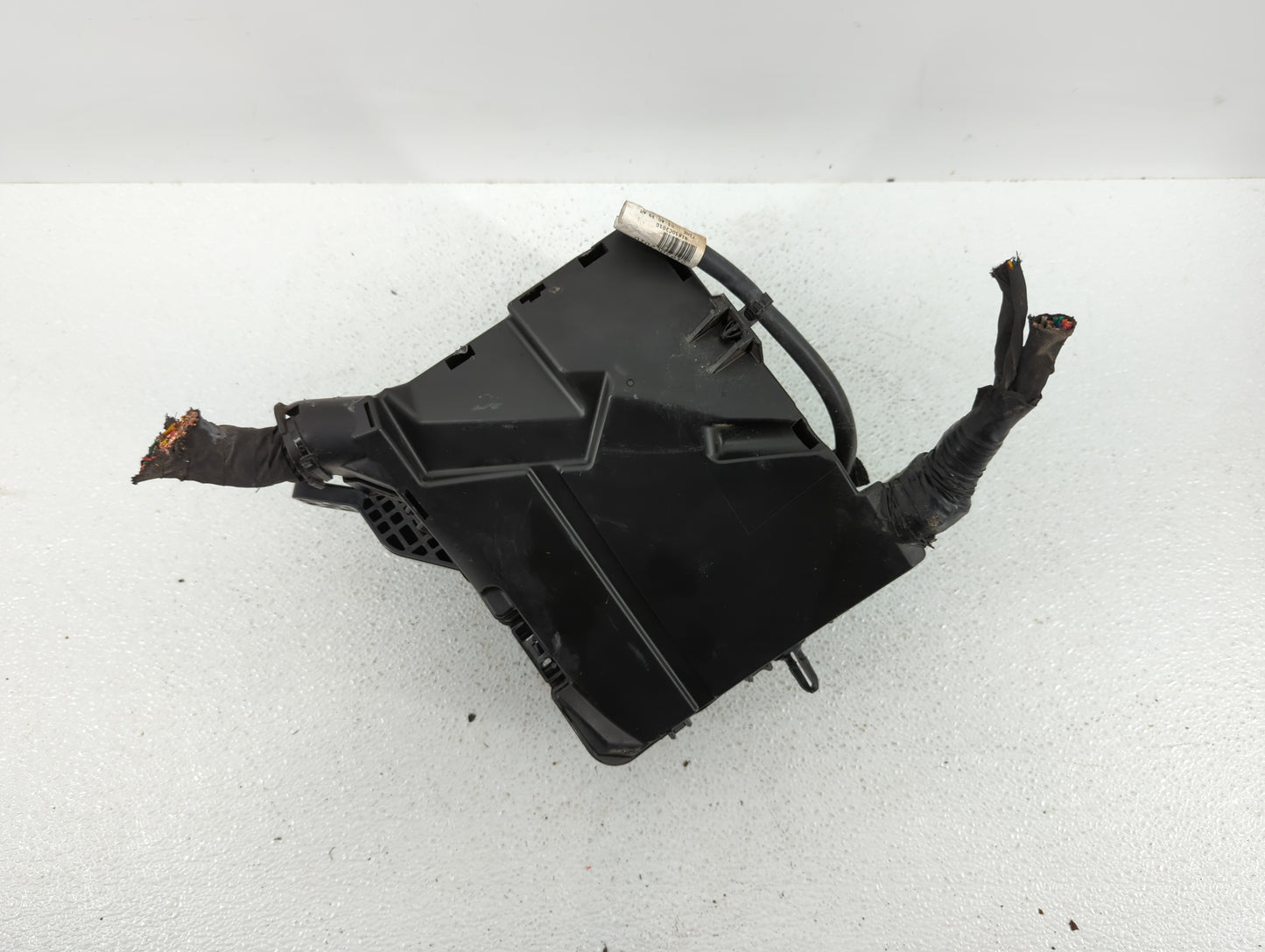 2016-2017 Hyundai Sonata Fusebox Fuse Box Panel Relay Module P/N:91271C2050LB 6423-0102-7, 91277C2570LC Fits Fits 2016 2017