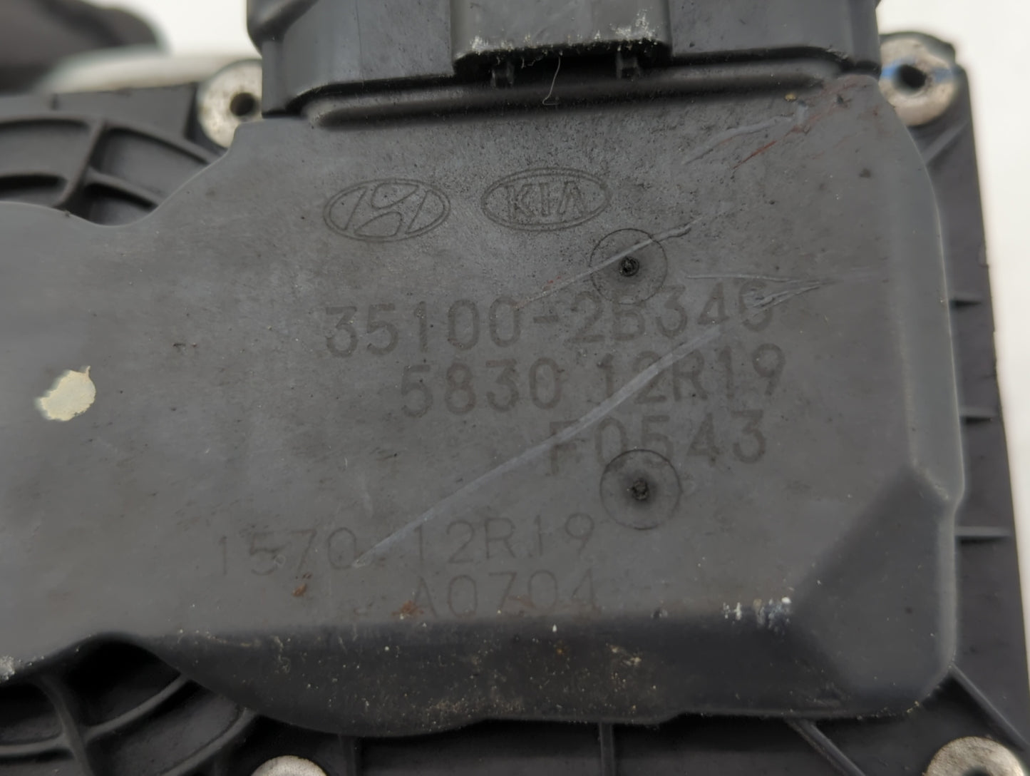 2015-2019 Hyundai Sonata Throttle Body P/N:35100-2B340 Fits Fits 2015 2016 2017 2018 2019 2020 2021 2022 OEM Used Auto Parts