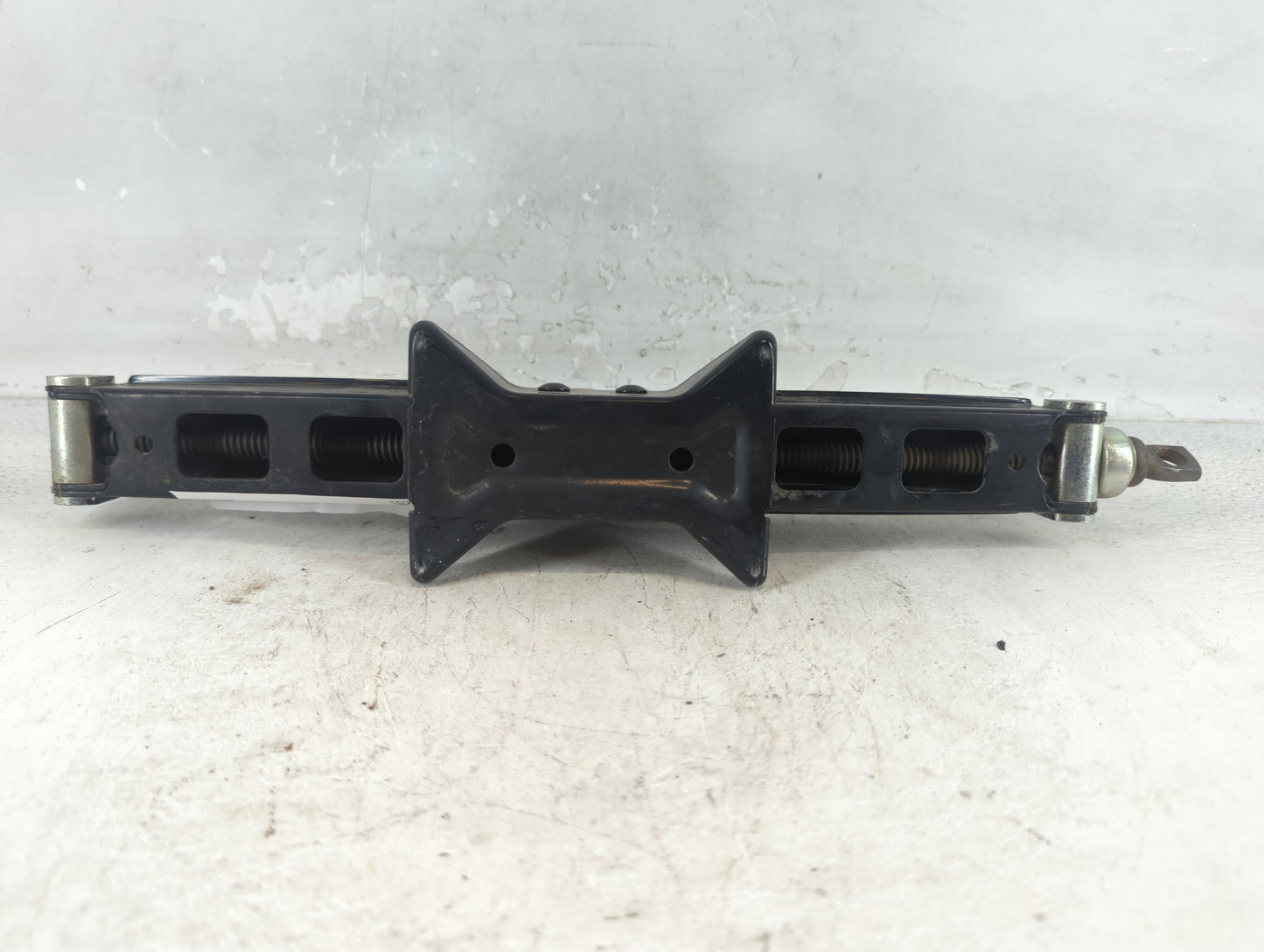 2016 Hyundai Tucson Spare Scissor Car Jack 1048261 - Oemusedautoparts1.com