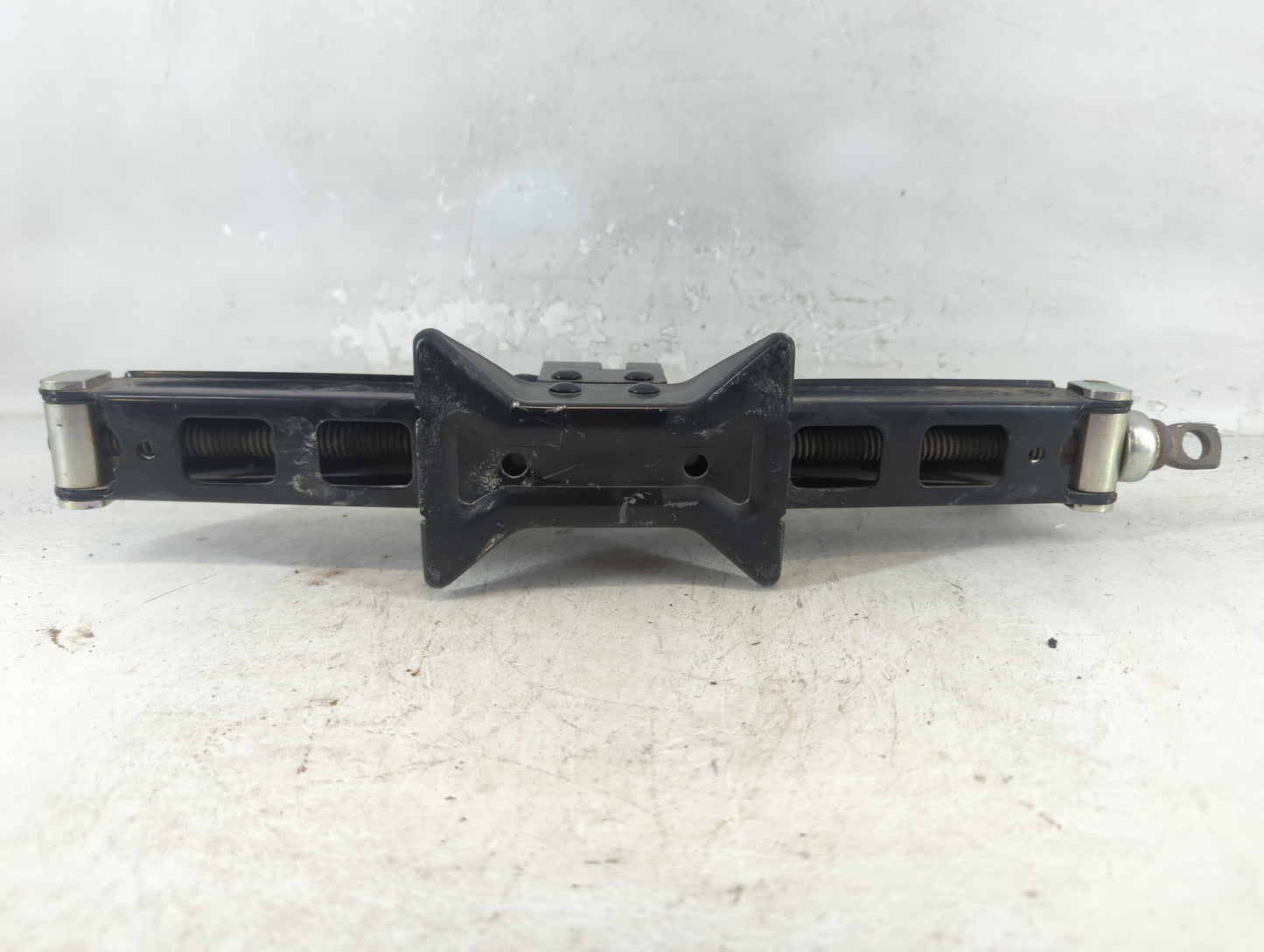 2016 Hyundai Tucson Spare Scissor Car Jack 1048273 - Oemusedautoparts1.com