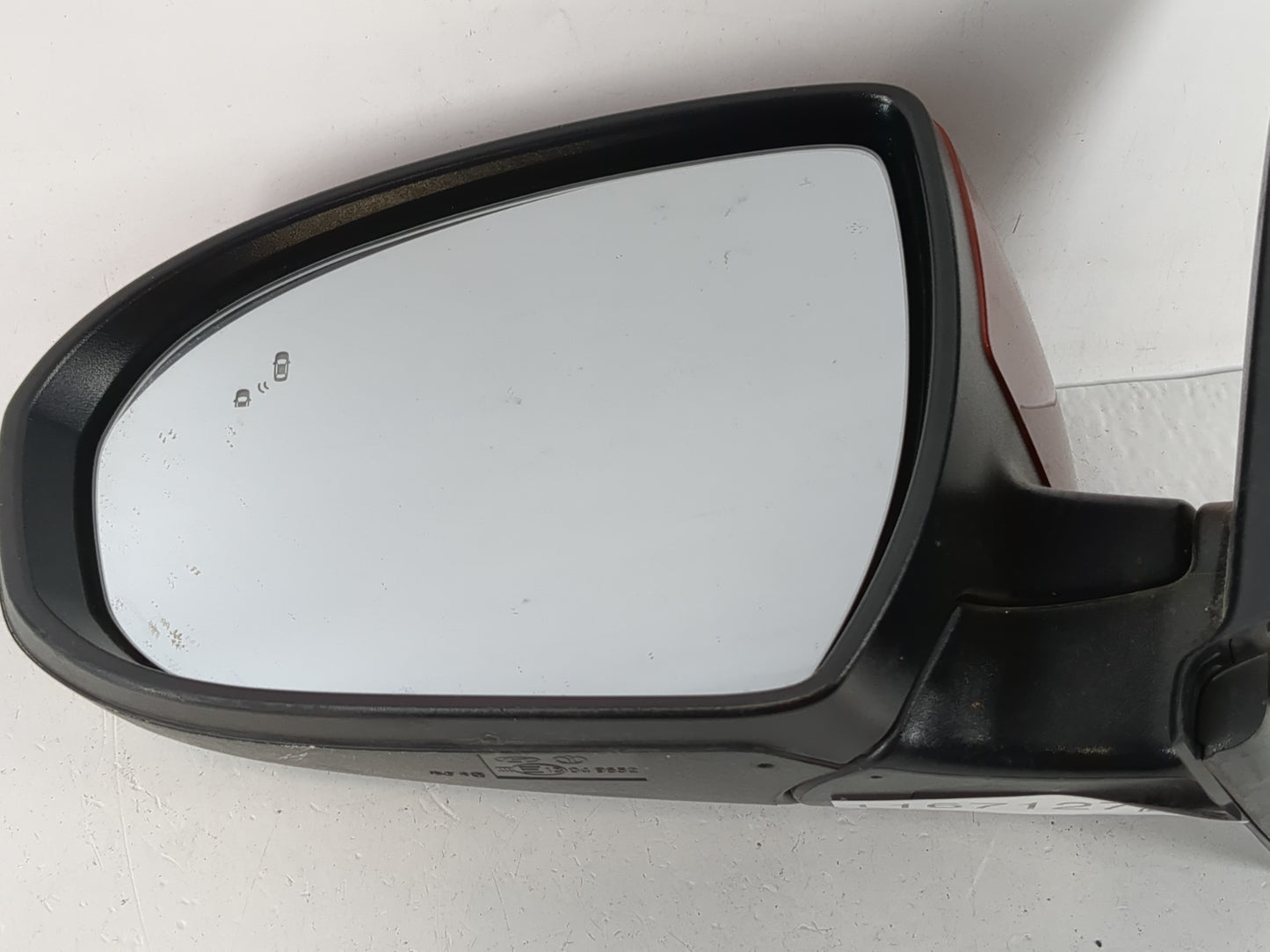 2016-2018 Hyundai Tucson Driver Side View Mirror - Left Door Mirror OEM Used - Oemusedautoparts1.com
