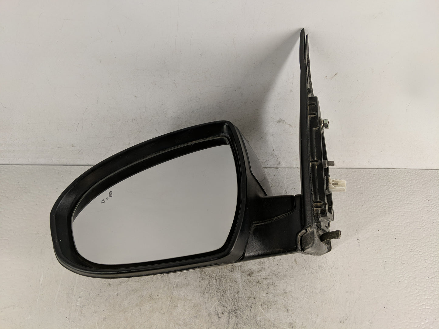 2016-2018 Hyundai Tucson Driver Side View Mirror - Left Door Mirror OEM Used - Oemusedautoparts1.com